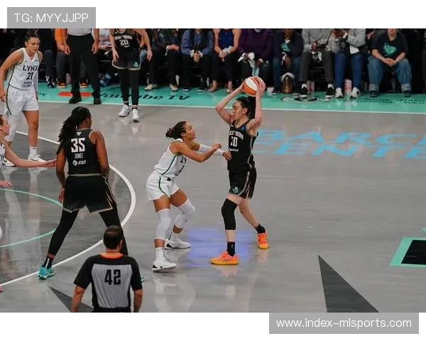 自由人对阵阳光：约内斯库与斯图尔特的巨星对决看点